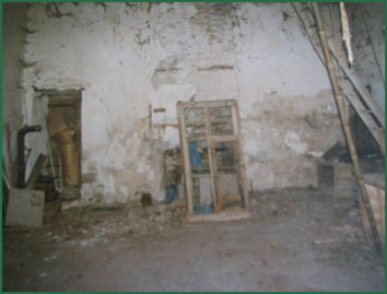 A l'intrieur du Chteau de Missandre en 1996